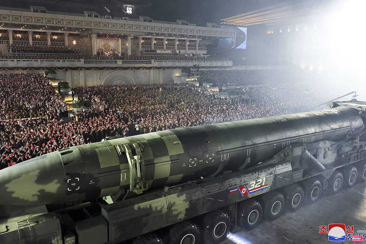 What weapons does Russia expect from North Korea?