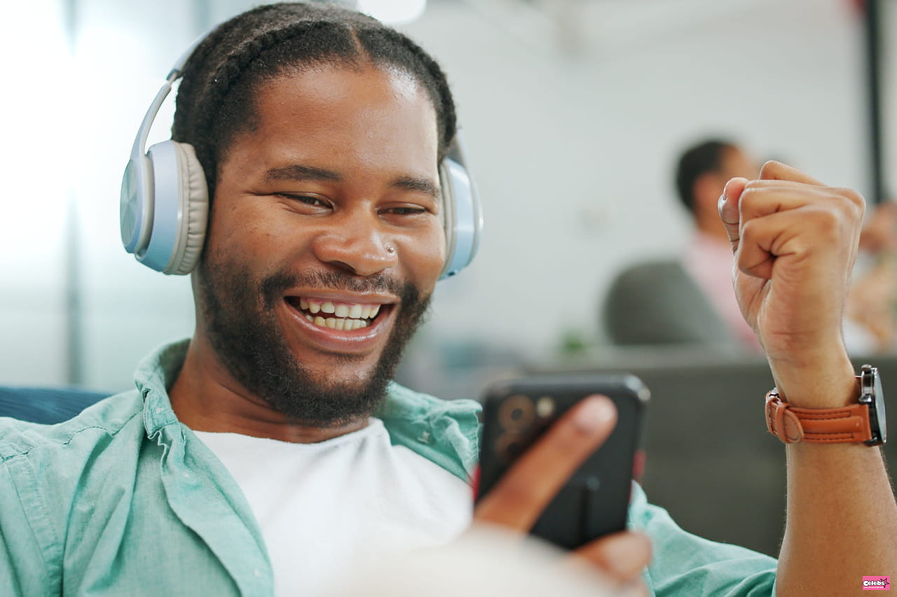 You can earn hundreds of dollars a month just by listening to music