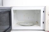 No more scrubbing, this simple method will finally help you clean your microwave oven