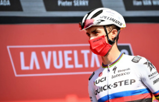 Julian Alaphilippe: Collarbone injury at Vuelta and...