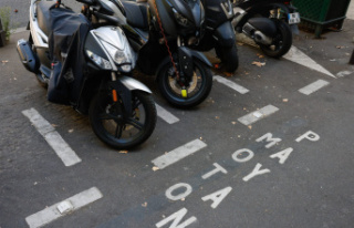 Parking scooters and motorcycles in Paris: prices,...