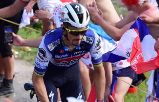 Tour de France 2023 - LIVE: Alaphilippe in the breakaway,...