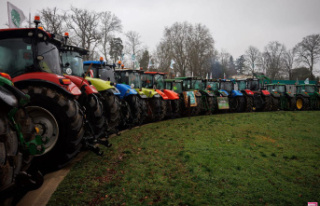 Paris surrounded by farmers, blockade still planned