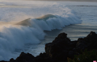 A tsunami alert sent to residents of the south of...