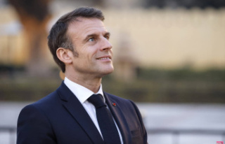 Macron's secret visit to the Roulans bistro,...