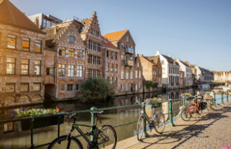 Much less crowded than Bruges and Amsterdam, this city is a very good choice for a weekend in spring
